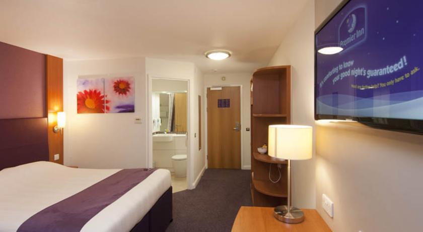 Premier Inn Chichester Esterno foto