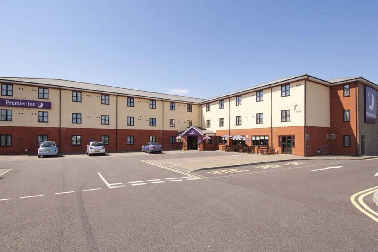 Premier Inn Chichester Esterno foto