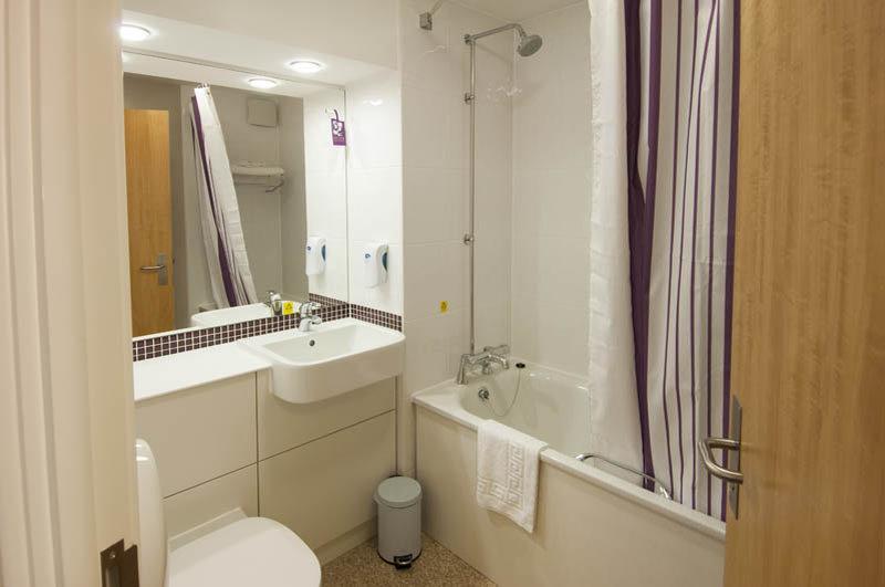 Premier Inn Chichester Esterno foto